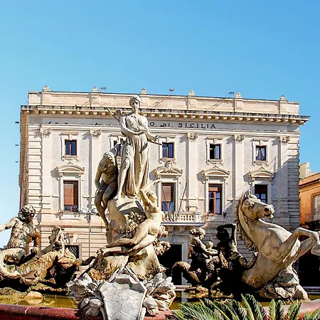 In Siracusa * Syracuse